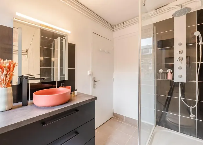 Olympe By Kleidos, 4p, Rue Calme, Centre Historique, Proche Gare Apartment *