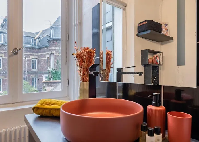 Apartment Olympe By Kleidos, 4p, Rue Calme, Centre Historique, Proche Gare Rouen